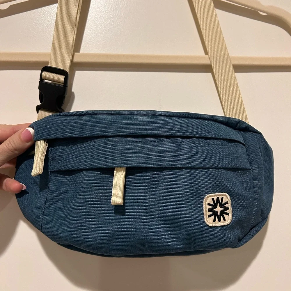 Lululemon look alike- Walker Goods Belt Bag - Fanny pack - crossbody - NEW